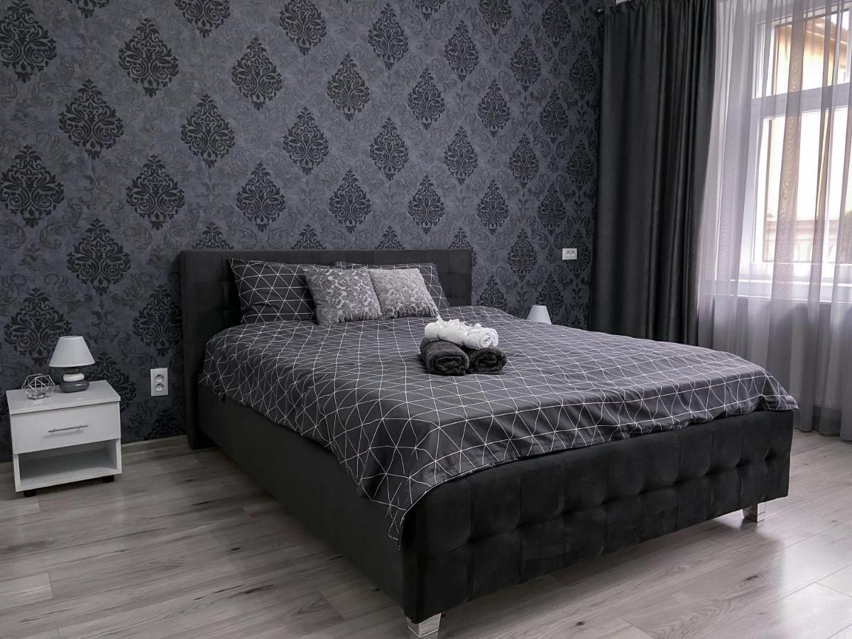 Studio 5 Brasov Luaran gambar