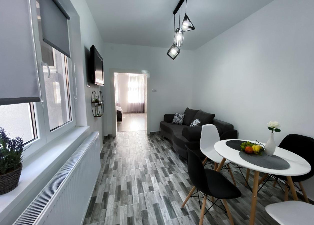 Studio 5 Brasov Luaran gambar